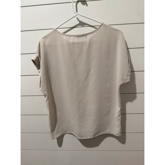 ￼ SHEIN Cream‎ Boxy Cuffed Sleeve T-Shirt - Picture 2 of 3